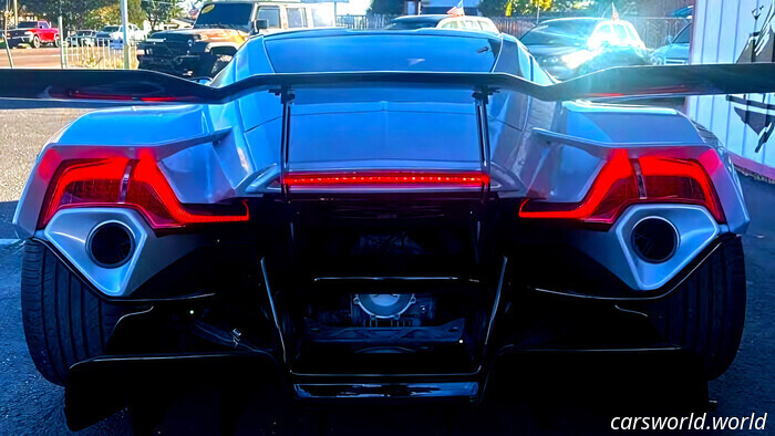 Где-то под этим костюмом суперкара прячется Corvette | Carscoops